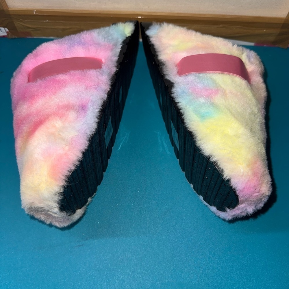 H2K Women's Colorful Furry Slippers - Picture 7 of 7